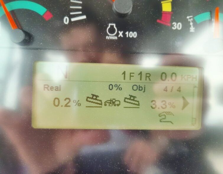 CATERPILLAR  140 AWD ***IMPECABLE***